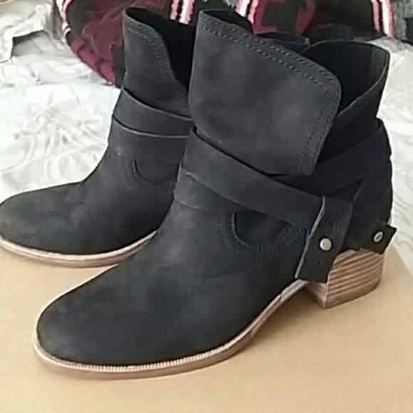 ugg elora boot